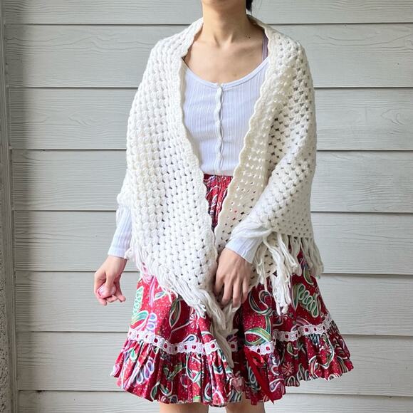 Handmade Crochet Shawl Wraps in White.--DA5 - Picture 7 of 12